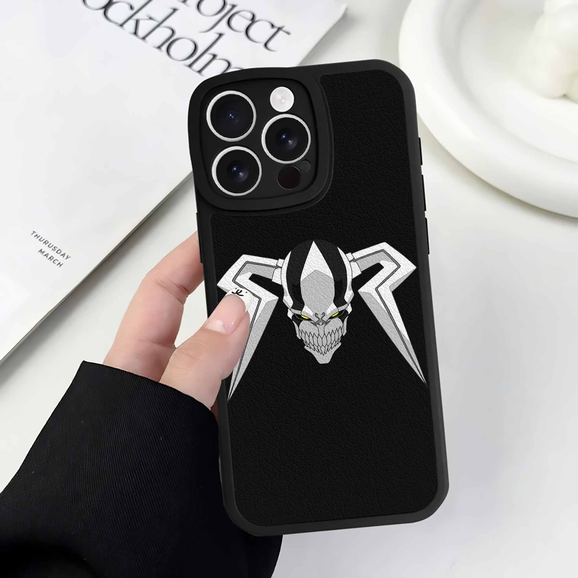 ブリーチ 黒崎一護（くろさき いちご）BLEACH Kurosaki Ichigo 【iPhone 16シリーズ対応】シリコンスマホケース（レザー調） 材質：シリコン